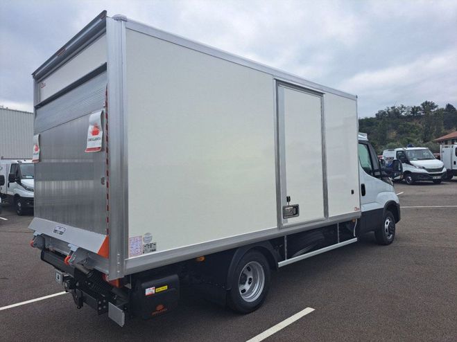 Iveco Daily CAISSE 35C18 A8 180CV 3L HAYON MOINS DE  Blanc de 2024