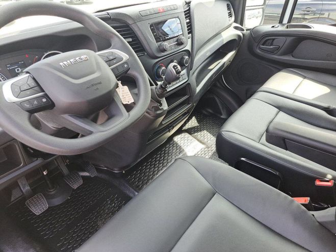 Iveco Daily PLATEAU 35C18 180CV 3L ALUMINIUM 3M80 CO Blanc de 2024