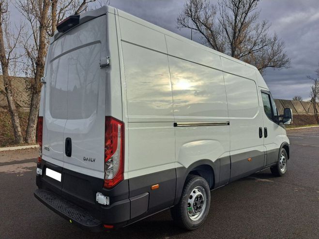 Iveco Daily FOURGON 35S18 A8 180CV 3L L3H2 12M3 Blanc de 2025