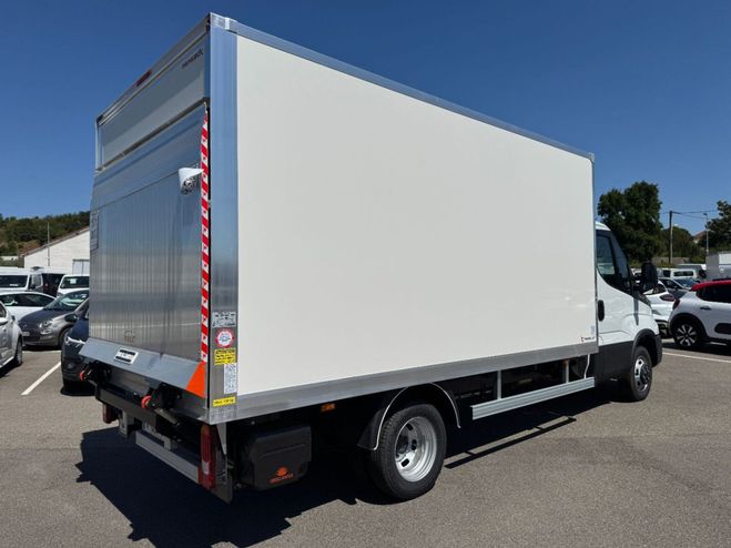 Iveco Daily CAISSE 35C16 A8 160CV 3L HAYON MOINS DE  Blanc de 2025