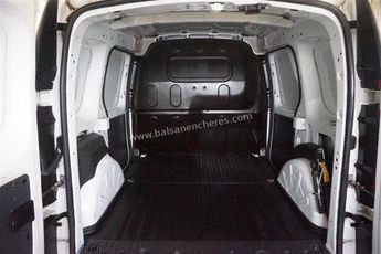  Voir détails -Renault Kangoo UTILITAIRE 2 PLACES 1.5L DCI 95CV BTE 6V à Calvi (20)
