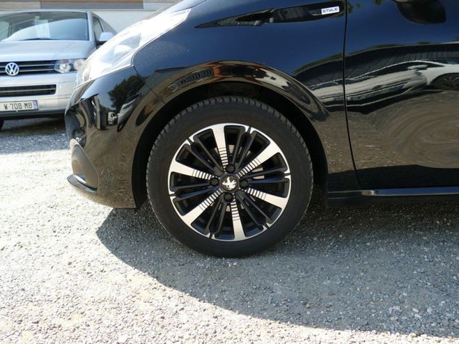 Peugeot 208 1.2 82Ch STYLE BVM5 Noir de 2016