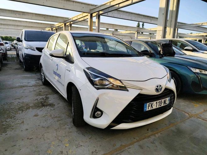 Toyota Yaris 1.5 VVTi 16V HSD Hybrid 100h E-CVT 75 cv BLANC de 2019
