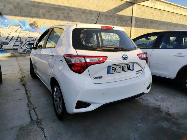 Toyota Yaris 1.5 VVTi 16V HSD Hybrid 100h E-CVT 75 cv BLANC de 2019