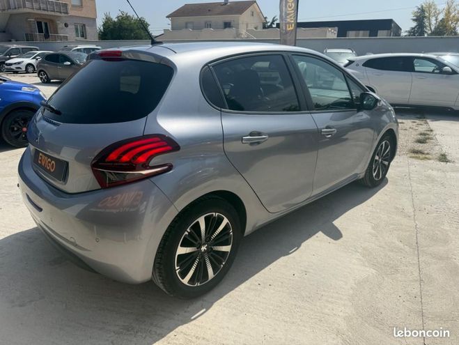 Peugeot 208 1.2 PTECH 82 ch SIGNATURE DISTRI ET EMBR Gris de 2018