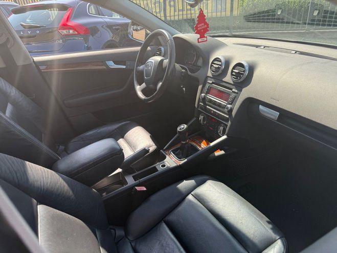 Audi A3 Sportback 1.6 TDI 105CH DPF START/STOP A Gris F de 2009