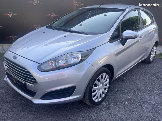 Ford Fiesta 1.5 TDCI 75CH AMBIENTE Gris de 2014