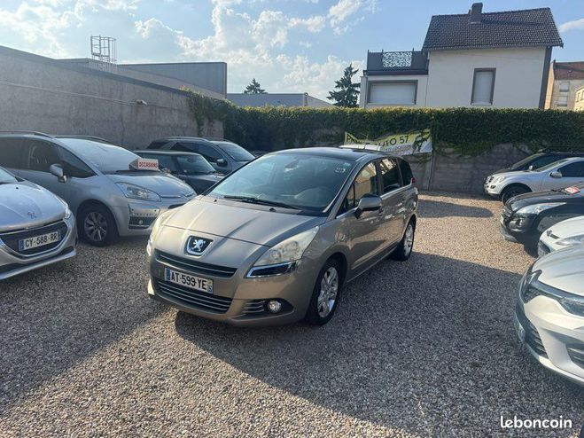 Peugeot 5008 1.6 HDI 112 ch 7 Place Autre de 2010