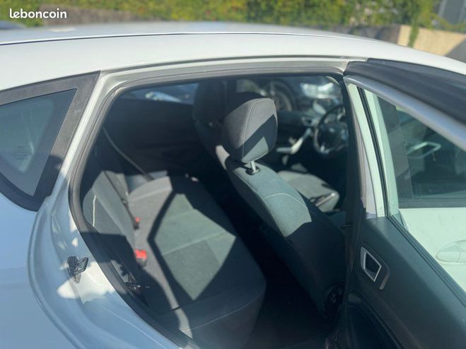 Ford Fiesta 1.4 TDCI 4500E Blanc de 2012