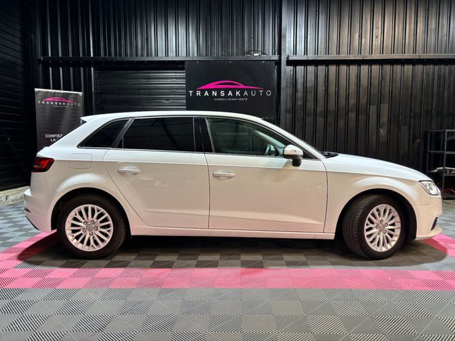 Audi A3 Sportback 1.6 tdi 116 design re main ori BLANC de 2017