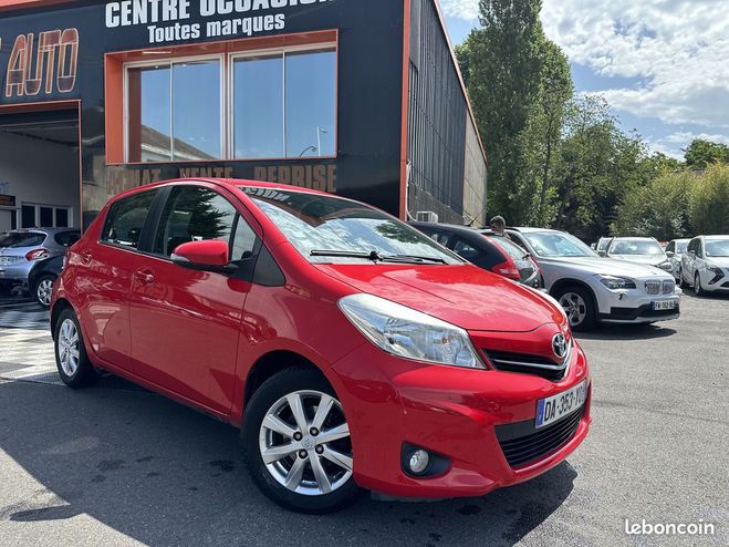 Toyota Yaris 69 VVT-I TENDANCE 5P Rouge de 2013