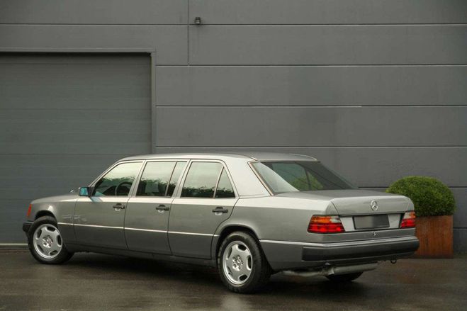 Mercedes Classe E Mercedes Classe E 260 Pullman Limousine 6 Doors V124 Gris Métallisé de