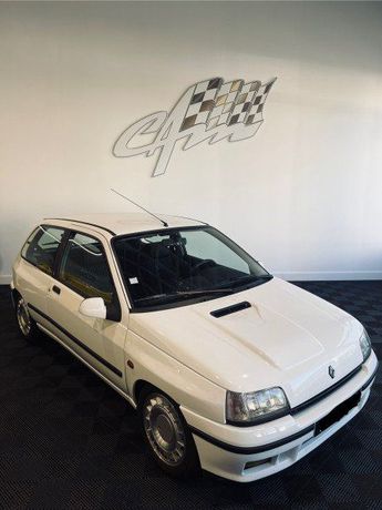  Voir détails -Renault Clio 1,8 16S à Montceau-les-Mines (71)