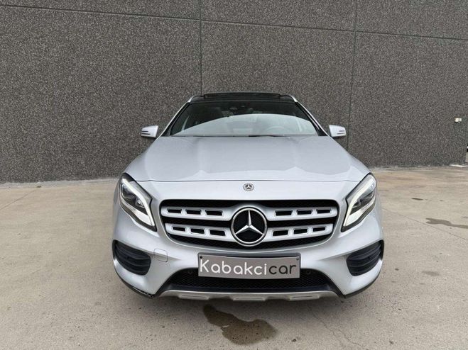 Mercedes Classe GLA 180 PACK AMG 122cv AUTO-TOIT OUVRANT-BT- Argent Mtallis de 