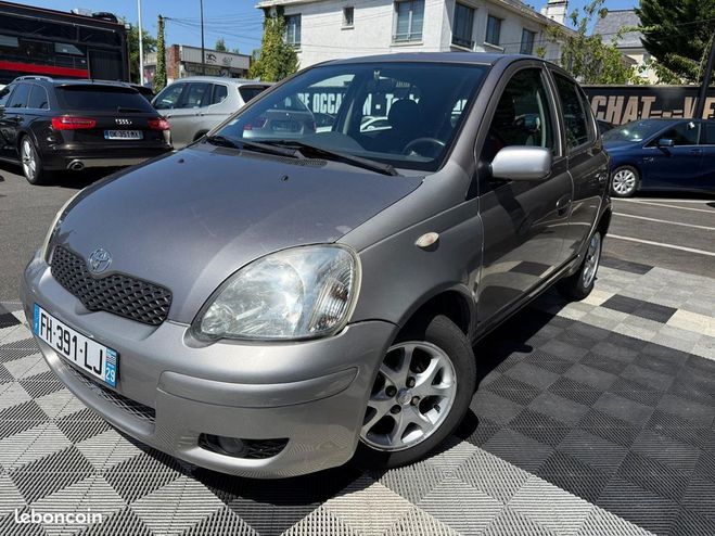 Toyota Yaris 1.3 87CH SOL BVA 3P Gris de 2003
