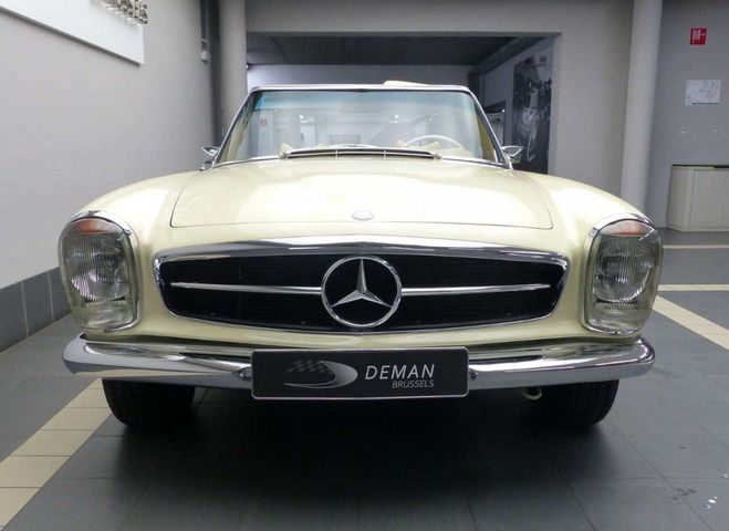 Mercedes 280 SL R113 Beige de 