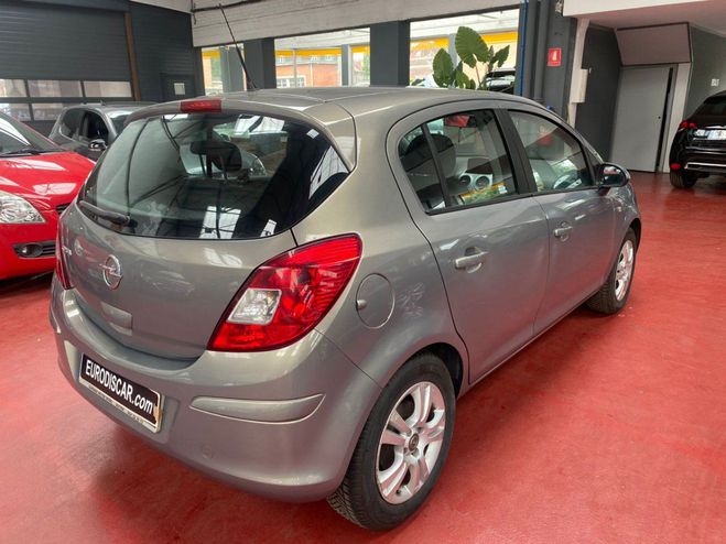 Opel Corsa 1.2 - 85 ch Twinport Edition Champagne de 2011