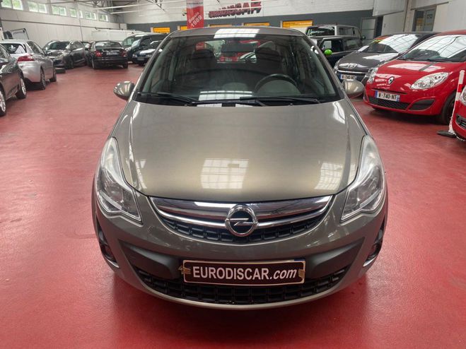 Opel Corsa 1.2 - 85 ch Twinport Edition Champagne de 2011