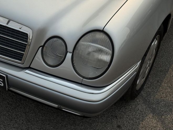 Mercedes Classe E 280 BVA BM 210 Elgance PHASE 1 GRIS CLAIR de 1996