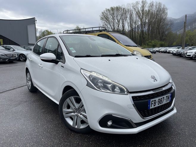 Peugeot 208 1.5 BLUEHDI 100CH E6.C SIGNATURE 5P Blanc de 2018