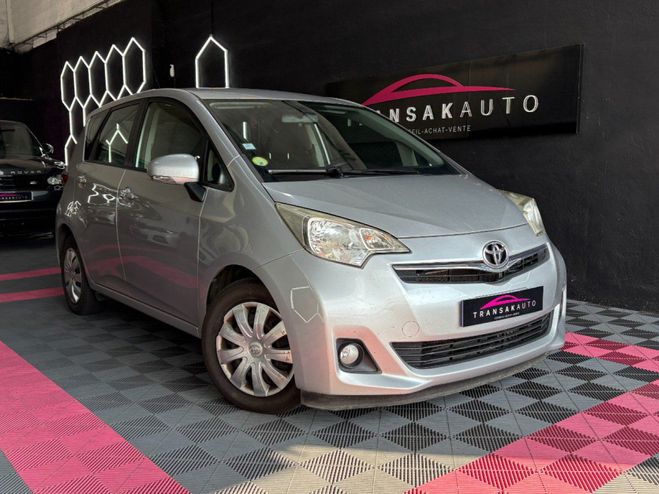 Toyota Verso VERSO-S LCA Dynamic 90 ch D-4D Camera de Gris de 2013