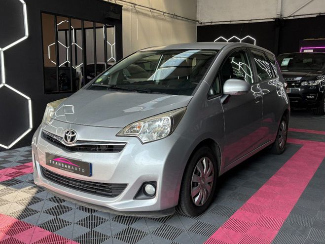 Toyota Verso VERSO-S LCA Dynamic 90 ch D-4D Camera de Gris de 2013