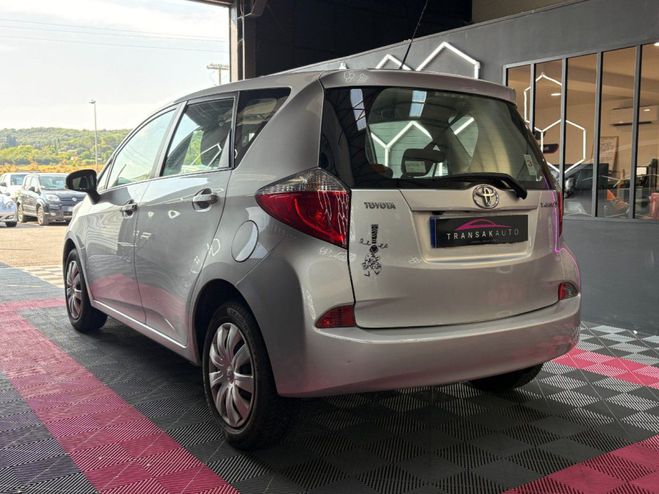 Toyota Verso VERSO-S LCA Dynamic 90 ch D-4D Camera de Gris de 2013