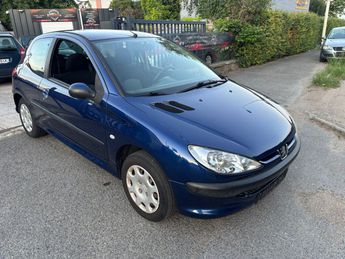  Voir détails -Peugeot 206 1.4 XT 75 BVA 3P à Wissous (91)