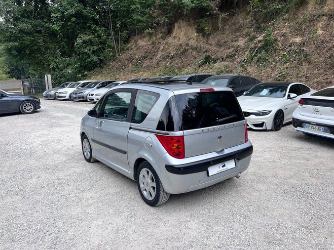 Peugeot 1007 1.6 i 110cv BVA Gris de 2006