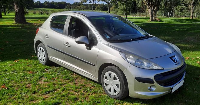 Cliquer pour voir la photo suivante Peugeot 207 1.6 HDi 90 ch Gris de 2009