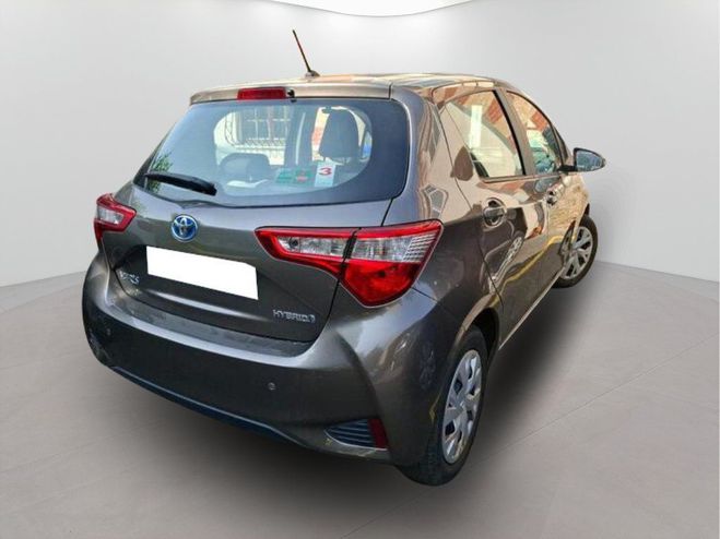 Toyota Yaris 1.5 HYBRIDE 100H FRANCE BUSINESS 5p Gris Clair de 2019