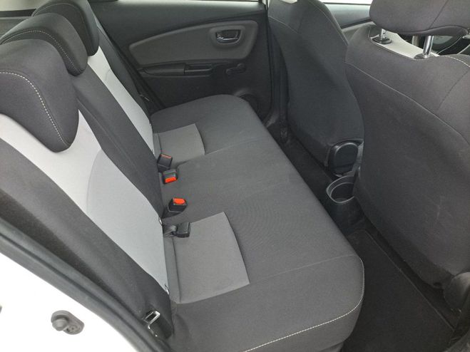 Toyota Yaris 1.5 HYBRIDE 100H FRANCE BUSINESS 5p Gris Clair de 2019