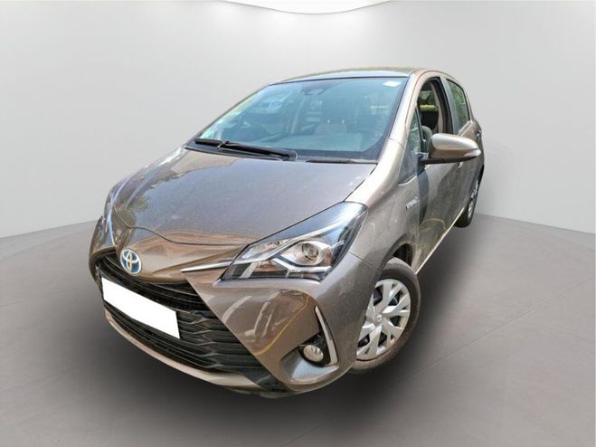 Toyota Yaris 1.5 HYBRIDE 100H FRANCE BUSINESS 5p Gris Clair de 2019