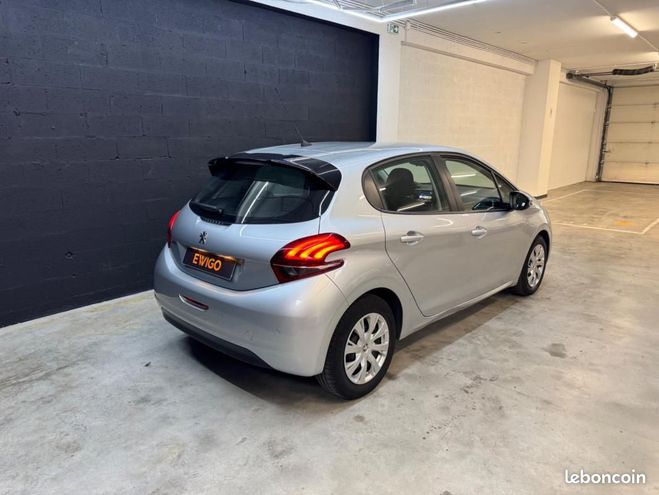 Peugeot 208 GENERATION-I 1.6 BLUEHDI 100 ACTIVE Gris de 2017