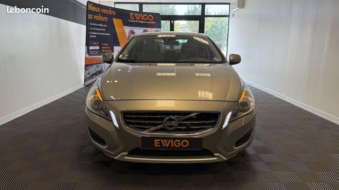Volvo S60 2.0 D3 165ch MOMENTUM GEARTRONIC BVA Beige de 2010