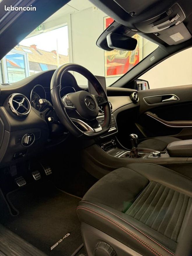 Mercedes Classe GLA Classe 180 AMG Line Bleu de 2020