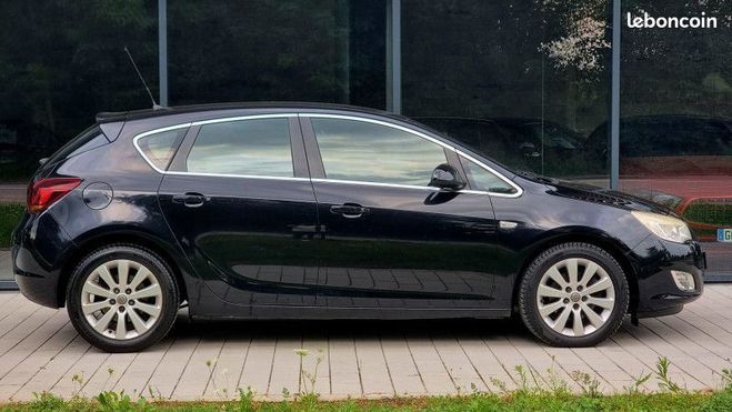 Opel Astra 1.7 CDTI110 FAP COSMO Noir de 2010