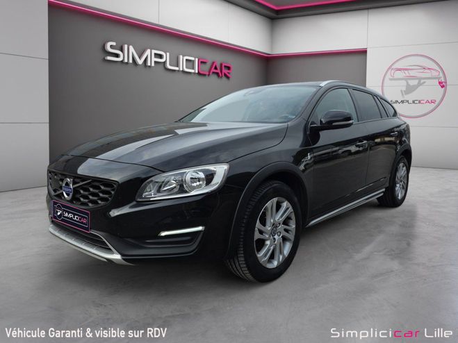Volvo V60 CROSS COUNTRY D3 150 ch Summum //Garanti Noir de 2016