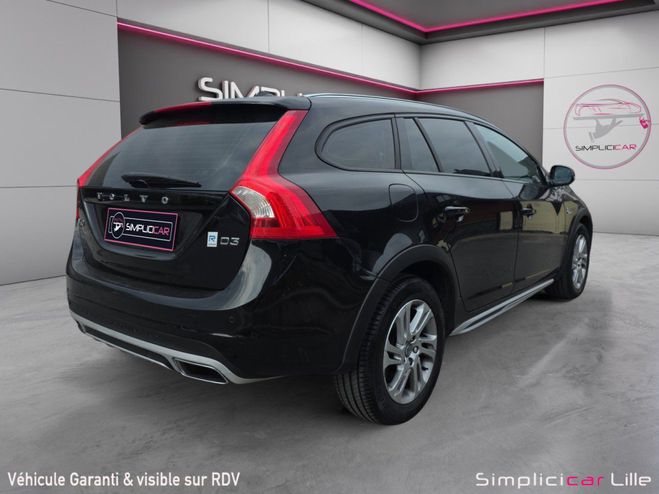 Volvo V60 CROSS COUNTRY D3 150 ch Summum //Garanti Noir de 2016