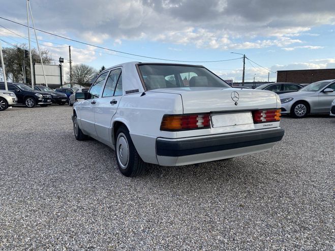 Mercedes Classe E 190 2.3 I 8 V BLANC de 1990