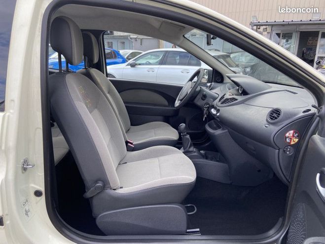 Renault Twingo II 1.2 LEV 16V 75CH EXPRESSION ECO Jaune de 2011