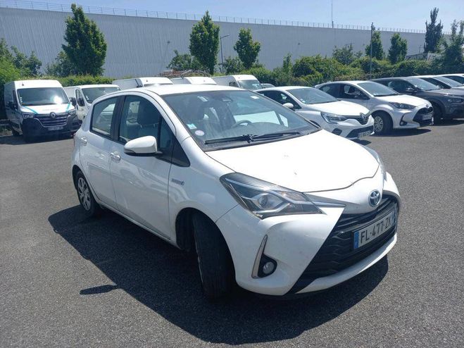 Toyota Yaris 1.5 VVTi 16V HSD Hybrid 100h E-CVT 75 cv BLANC de 2019