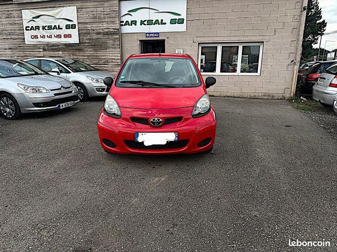 Toyota Aygo 1.0 VVT-I 68CH CONFORT 5P Rouge de 2011