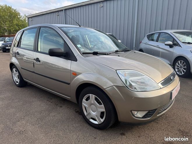 Ford Fiesta 1.6 16V 80 CH Ghia Marron de 2004