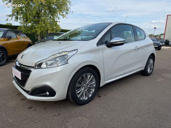  Voir détails -Peugeot 208 1.0 PTCE 110 CH Allure à Monteau (89)