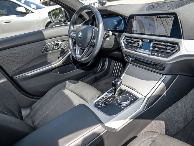 BMW Serie 3 318i Advantage DA PA Navi Komfort DAB Noir de 