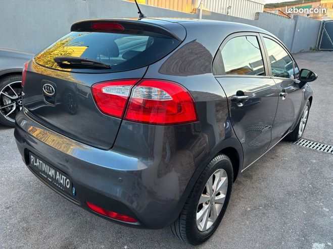 Kia Rio III 1.2 85 Motion 5P 95878KM Gris de 2012