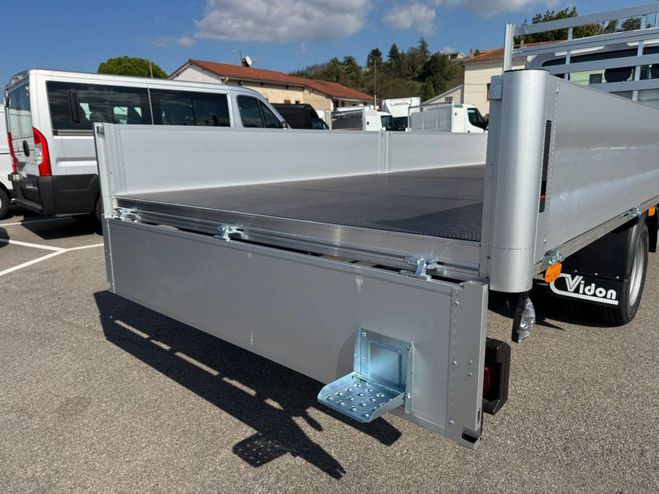 Iveco Daily PLATEAU 35C18 180CV 3L PLANCHER BOIS 5M Blanc de 2025