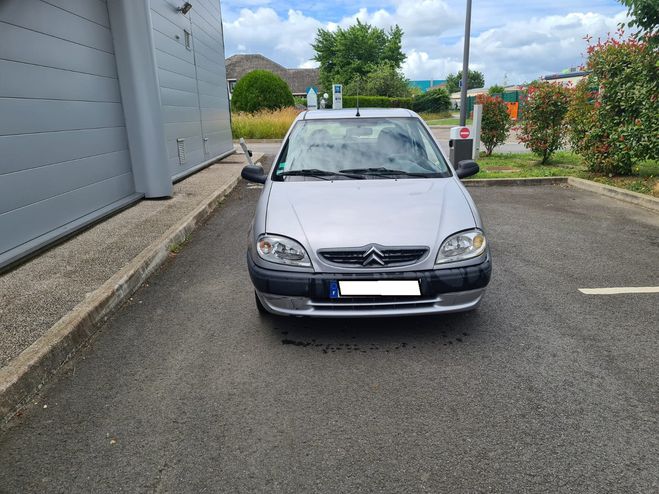 Citroen Saxo 1.1 BIC 4CVX 1990E Gris clair de 2001