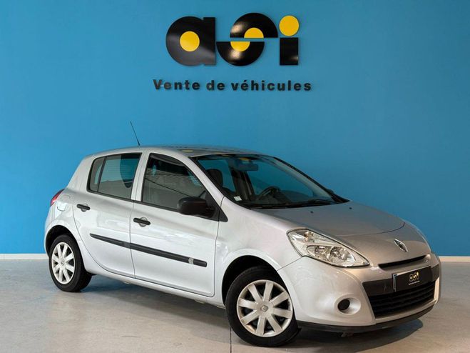 Renault Clio III 1.2i Gris de 2009